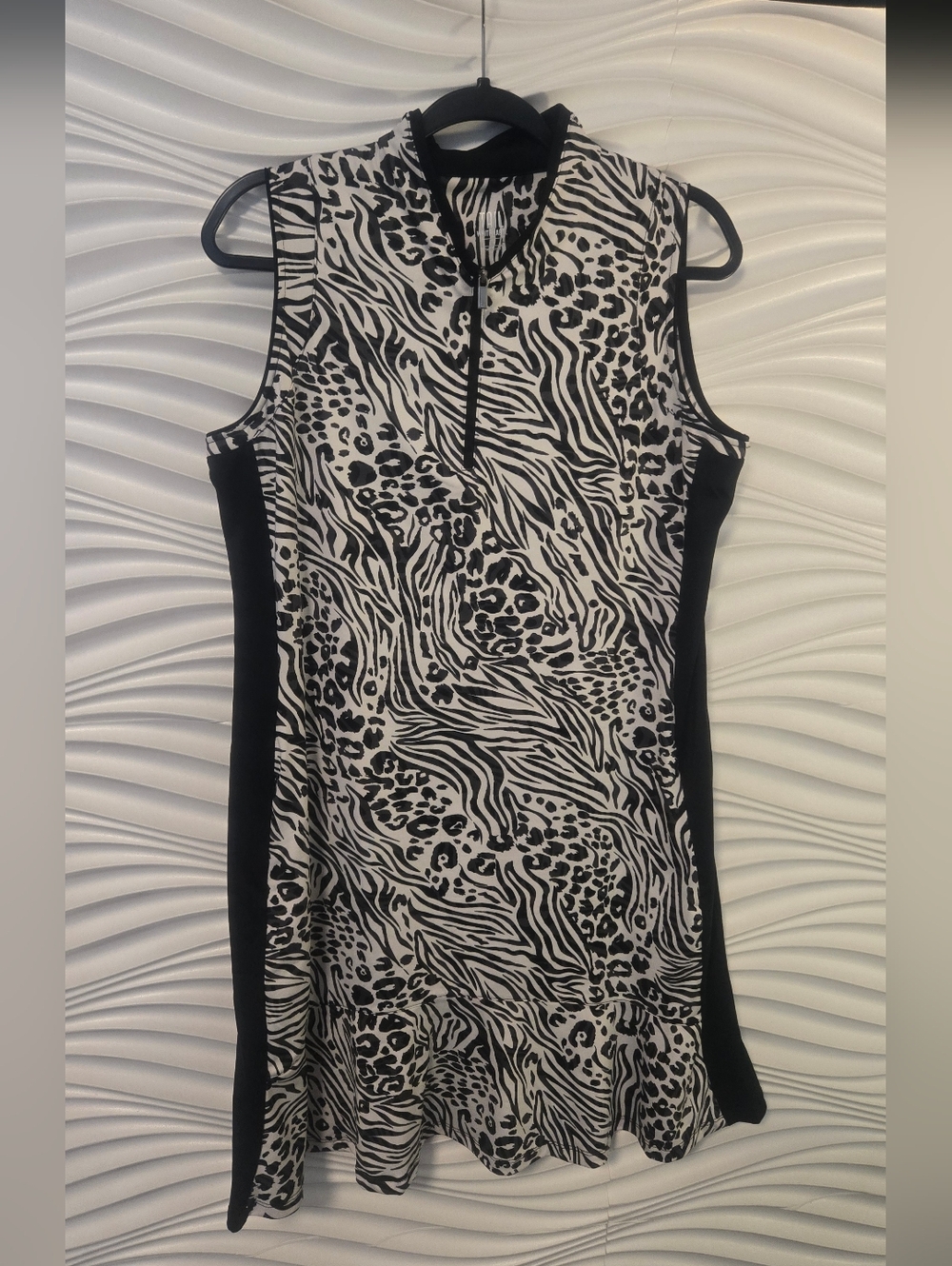 TAIL White Label Black & White Abstract Design Flounce Dress. Size Large. EUC!